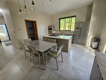 4 Bedroom Villa