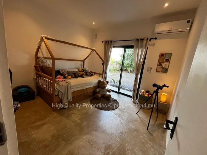 Stunning Villa For Rent In Calodyne