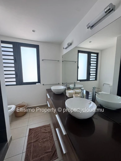 Elegant Townhouse in Azuri – Modern Comfort & Serenity