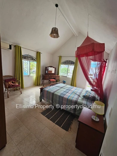 For Rent 4 bd – Duplex in a Small Residence with Shared Swimming Pool