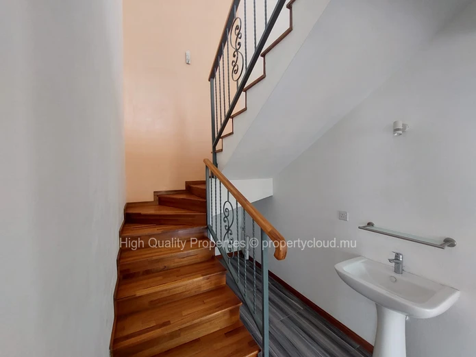 5-Bedroom Luxury Villa Rental in Pereybere, Grand Baie with 450m² Area