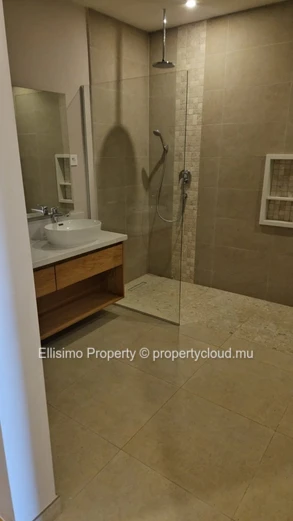 FOR RENT – Stunning 3-Bedroom Apartment with En-Suite Bathrooms in Belle Vue (next to Hillside)