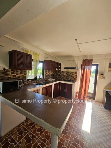 3-Bedroom Duplex for Rent – with Charming Private Garden