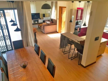 6 Bedroom Villa