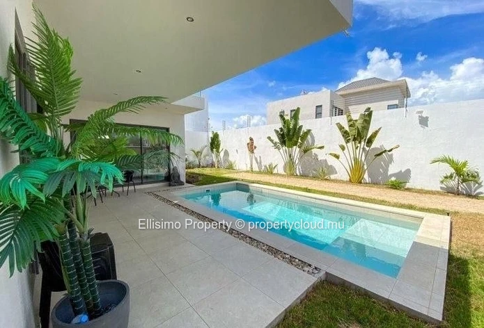 For Sale – Modern Villa in Péreybère