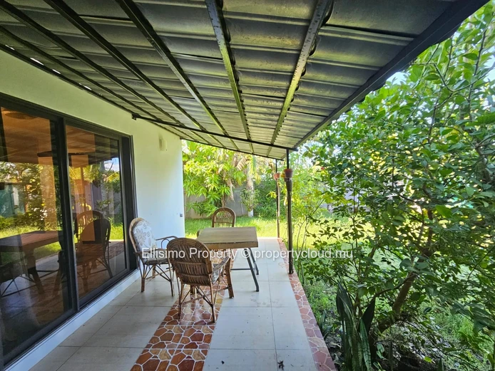 3-Bedroom Duplex for Rent – with Charming Private Garden