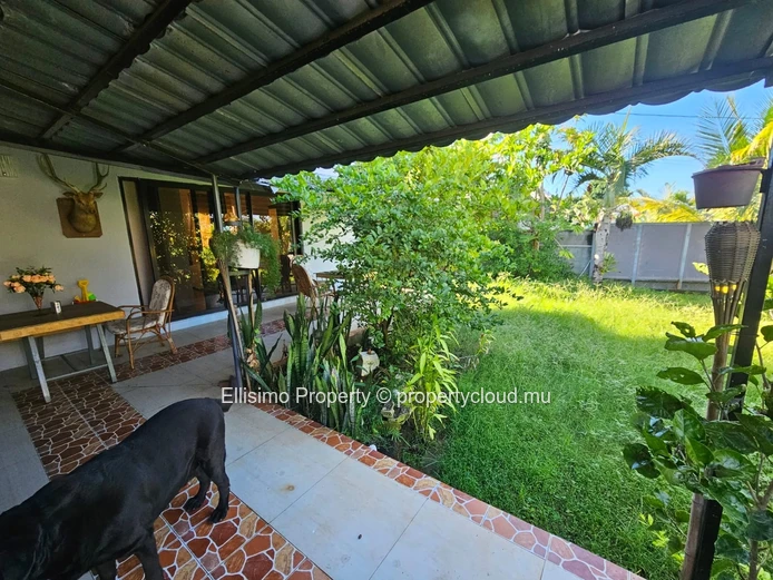 3-Bedroom Duplex for Rent – with Charming Private Garden