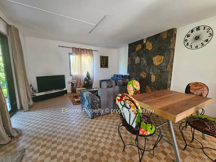 3-Bedroom Duplex for Rent – with Charming Private Garden