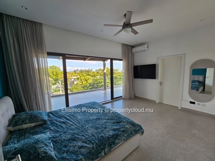 Penthouse in Péreybère with Coastal View – 3 Bedrooms & Jacuzzi