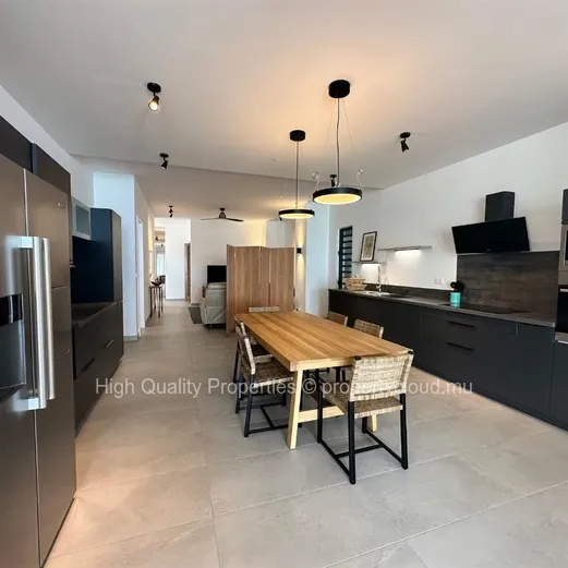 Beachfront Apartment for rent in Pereybere