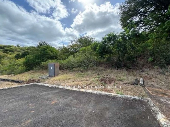 À vendre – Terrain d’exception dans un domaine très prisé à Rivière Noire