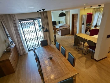 6 Bedroom Villa