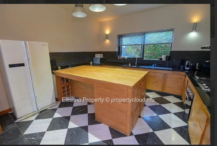 For Rent – Elegant 3-Bedroom Villa in Royal Park, Balaclava