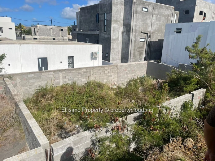 For Sale – Plot with Foundations and Construction Already Started
