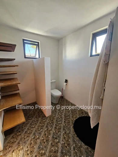 3-Bedroom Duplex for Rent – with Charming Private Garden