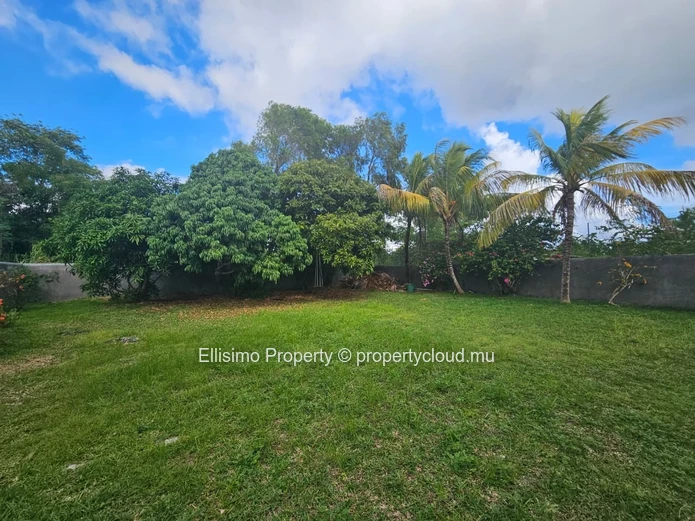 For Rent – Spacious Family Villa with Large Garden and Pool