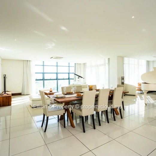 For Sale – 3-Bedroom Apartment with Shared Pool at La Croisette