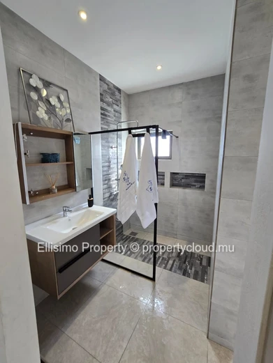 Penthouse in Péreybère with Coastal View – 3 Bedrooms & Jacuzzi