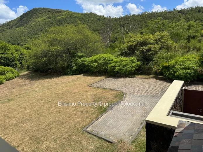 Exceptional Villa for Sale in Tamarin – Accessible to Foreign Buyers