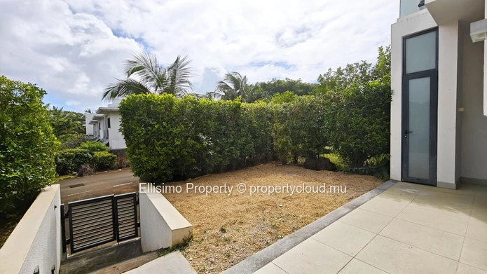 Charming Townhouse in Azuri