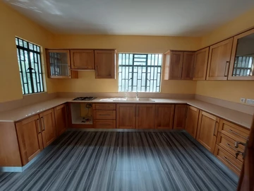 5 Bedroom Villa