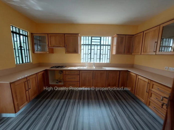 5-Bedroom Luxury Villa Rental in Pereybere, Grand Baie with 450m² Area