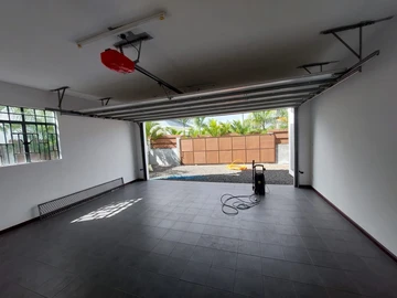 5 Bedroom Villa