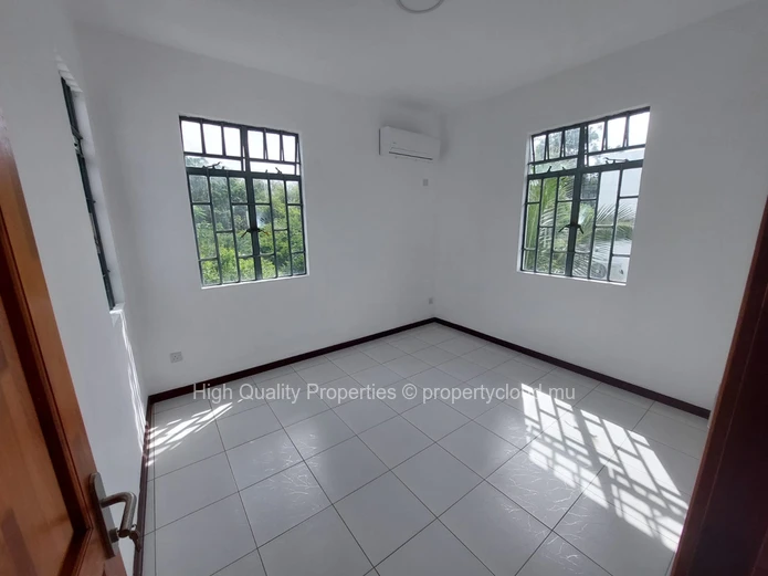 5-Bedroom Luxury Villa Rental in Pereybere, Grand Baie with 450m² Area