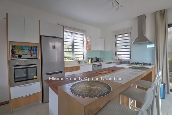 For sale / available – Modern independent villa