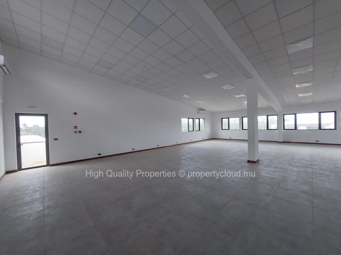 Office for rent in Pin Point Calbasse