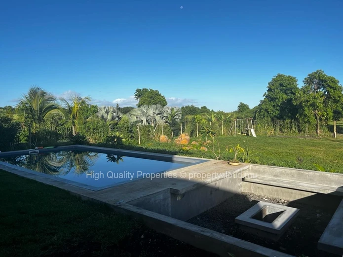 Stunning Villa For Rent In Calodyne
