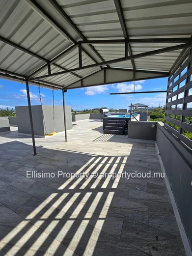 Penthouse in Péreybère with Coastal View – 3 Bedrooms & Jacuzzi