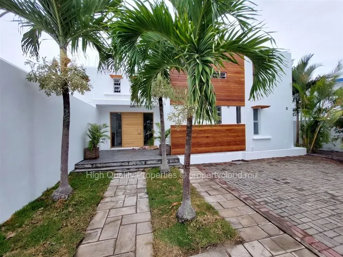 Magnificent new waterfront villa in Trou aux Biches