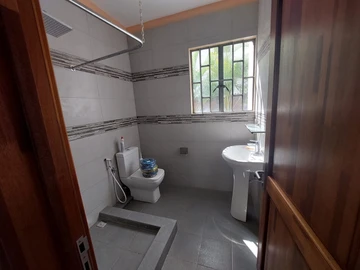 5 Bedroom Villa