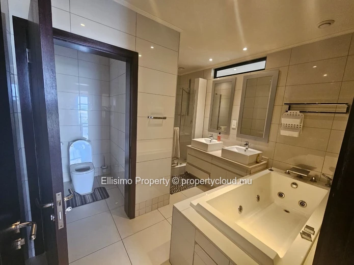 Beautiful 3-Bedroom Apartment at La Croisette