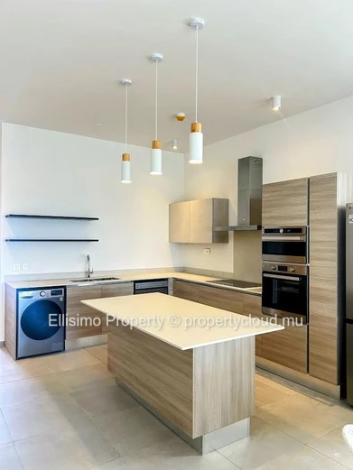 For Rent – Elegant 3-Bedroom Penthouse in Péreybère
