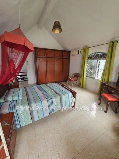 For Rent 4 bd – Duplex in a Small Residence with Shared Swimming Pool