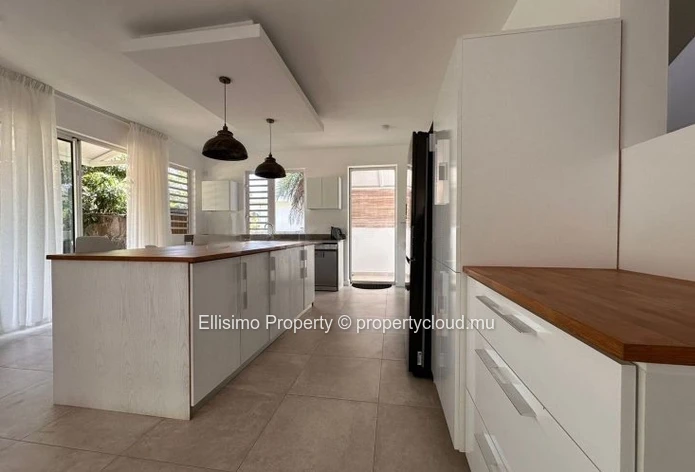 For Rent – Modern 3-Bedroom Villa with Private Pool in Calodyne 