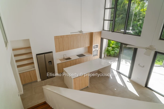 Prime Ground-Floor Apartment with Outdoor Potential