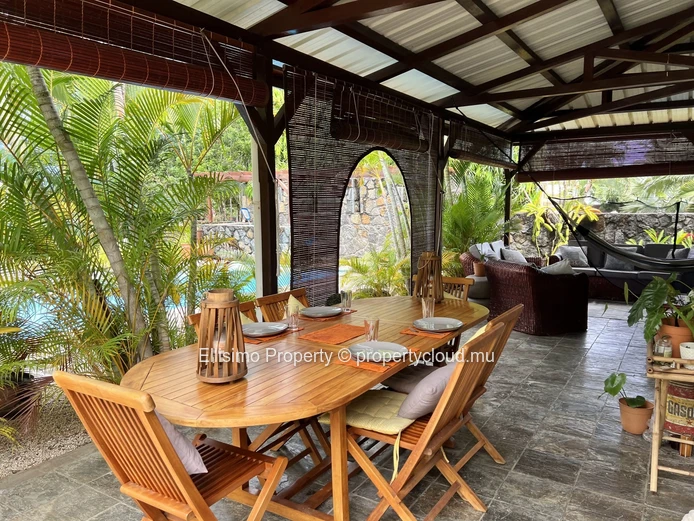 villa for rent in Roche Noires