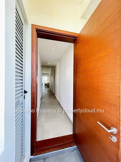 For Rent – Elegant 3-Bedroom Penthouse in Péreybère