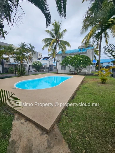 For Rent 4 bd – Duplex in a Small Residence with Shared Swimming Pool