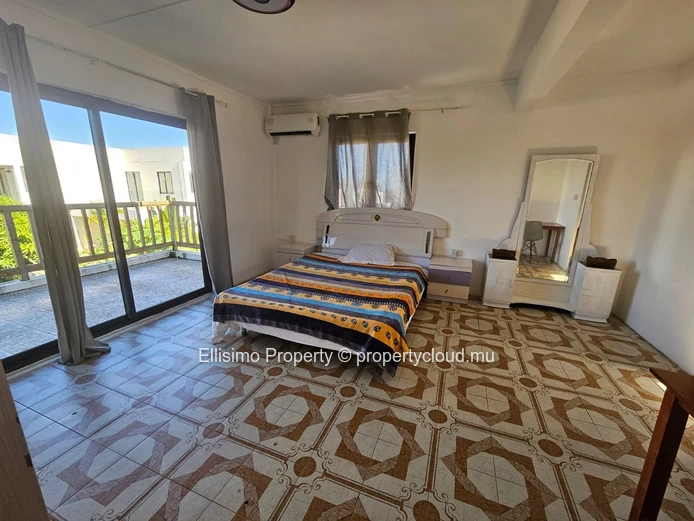 3-Bedroom Duplex for Rent – with Charming Private Garden