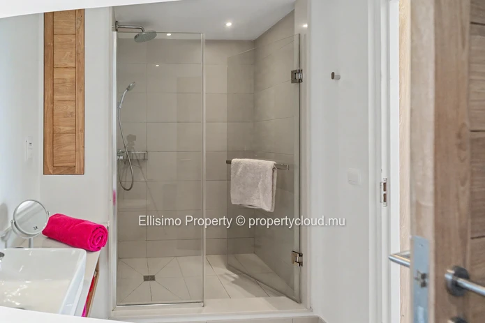 Beautiful House for Rent in Calodyne 
