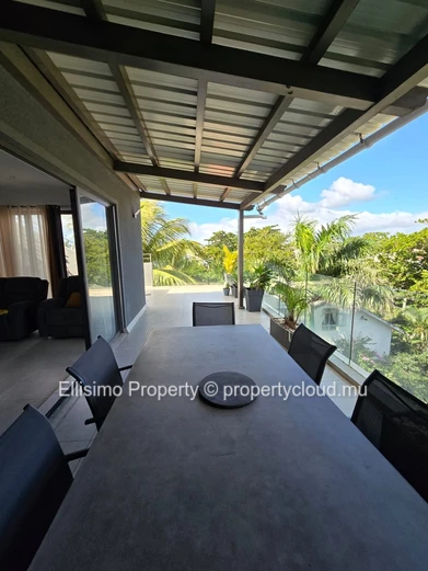 Penthouse in Péreybère with Coastal View – 3 Bedrooms & Jacuzzi
