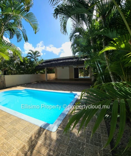 3-Bedroom Villa for Sale in Pearl Residence – Coastal Comfort Awaits!