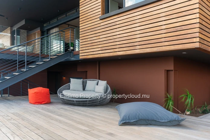 Elegance Overlooking the Lagoon