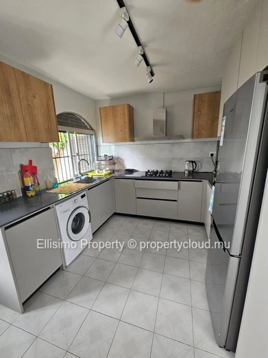 For Rent 4 bd – Duplex in a Small Residence with Shared Swimming Pool