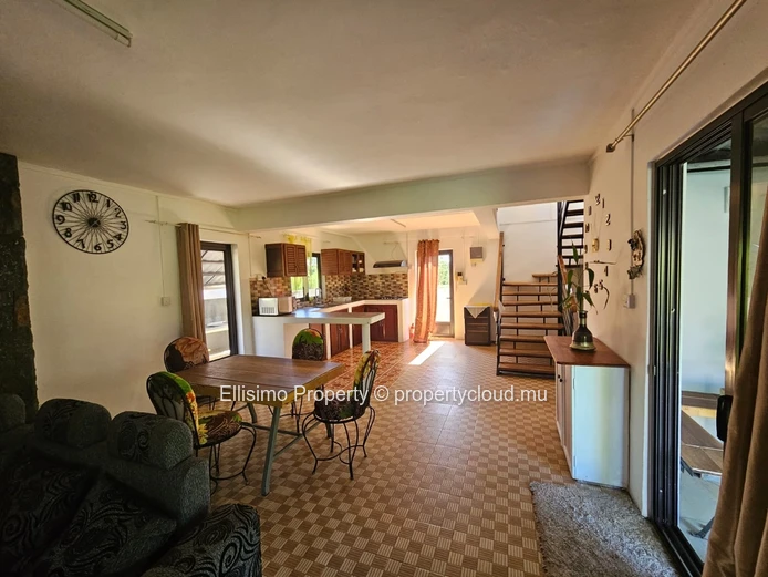 3-Bedroom Duplex for Rent – with Charming Private Garden