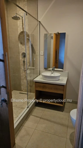 FOR RENT – Stunning 3-Bedroom Apartment with En-Suite Bathrooms in Belle Vue (next to Hillside)